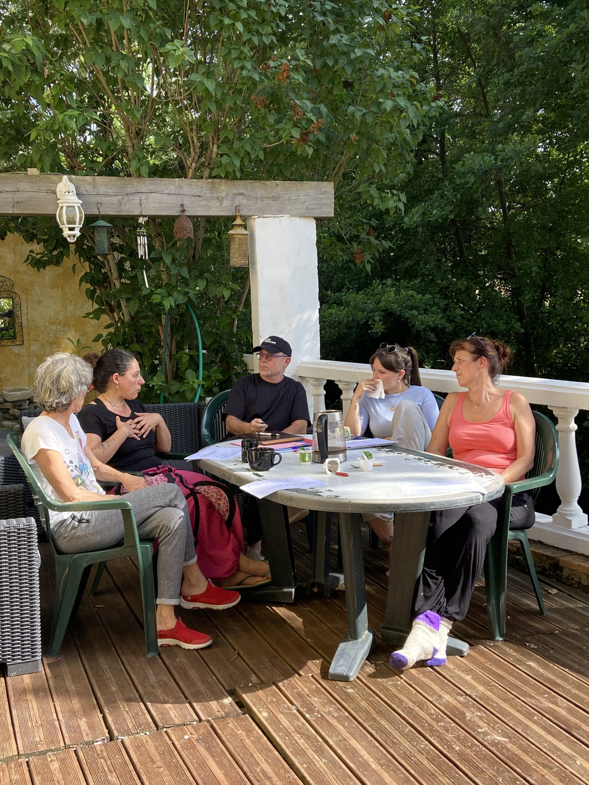 Echange sur la terrasse 2