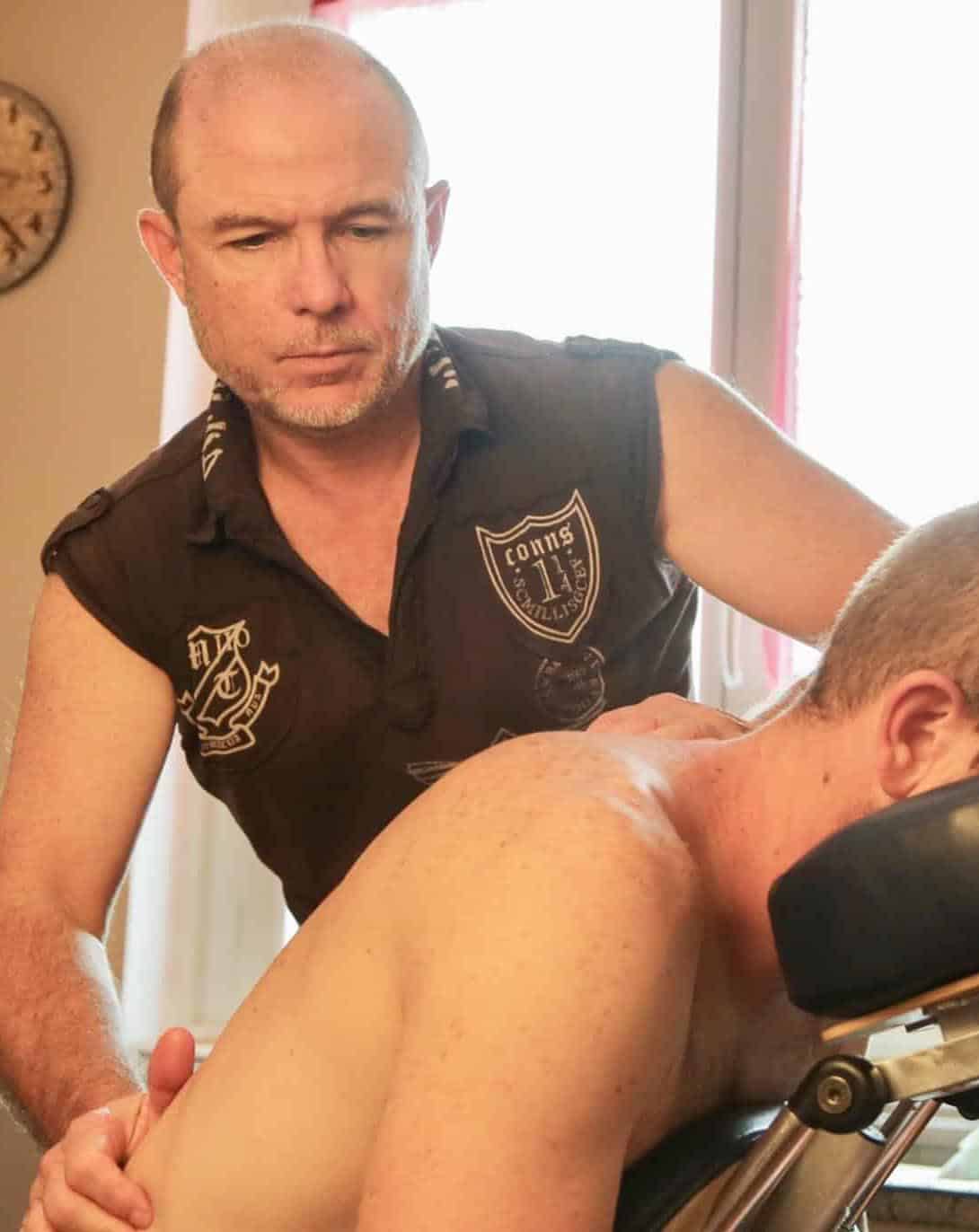 massage3 Étirer les trapèzes supérieurs
